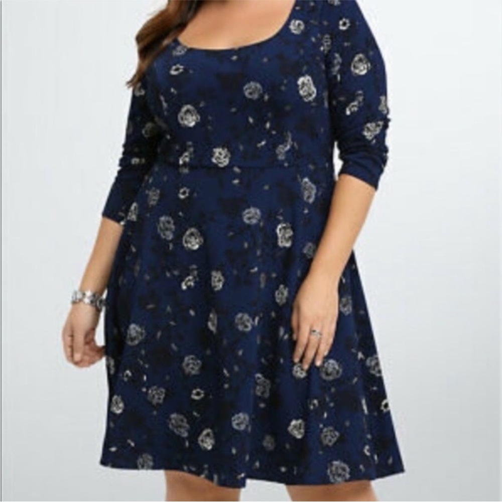 Torrid Women's Dress Scoop Neck Midi Blue Black Floral Fit & Flare